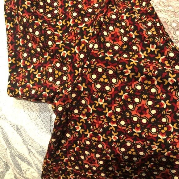 𝅺NWT Womens XSmall LuLaRoe Classic SS Shirt - Picture 3 of 6